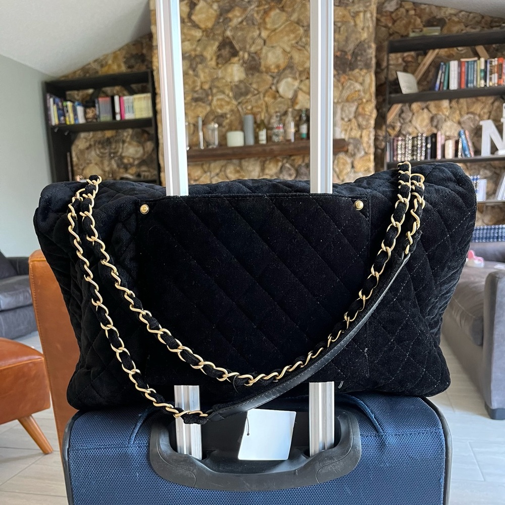 RARE Chanel XXL Velvet Airlines Bag - Picture 4 of 14
